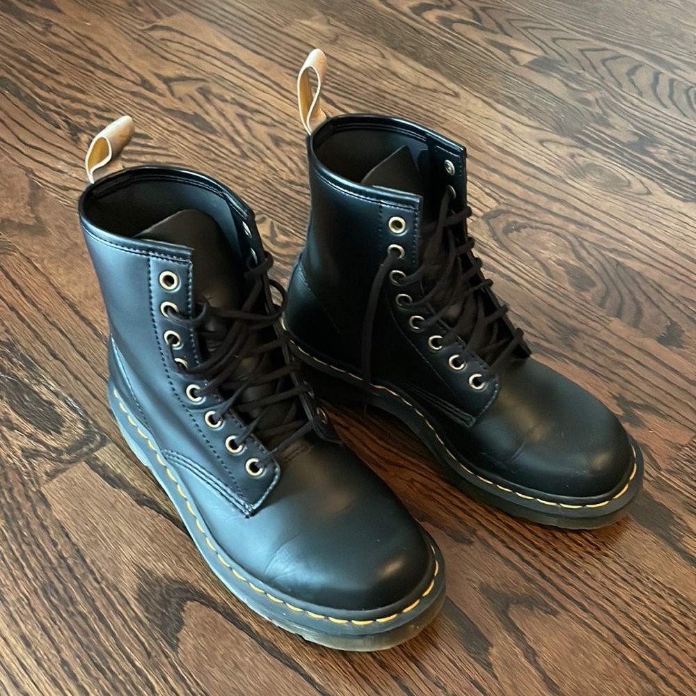 Dr Martens black boots in excellent condition! Size 7 W, 6 M